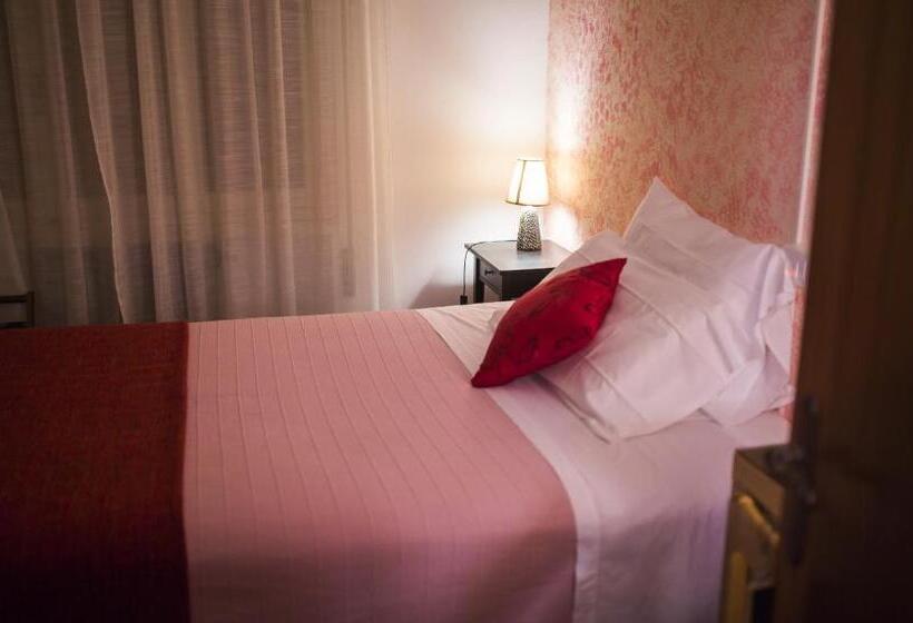 クイーンサイズベッドのスタンダードルーム, Quari Hotel Restaurant & Pizza