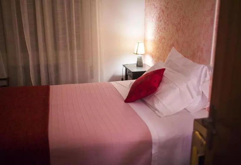 クイーンサイズベッドのスタンダードルーム, Quari Hotel Restaurant & Pizza