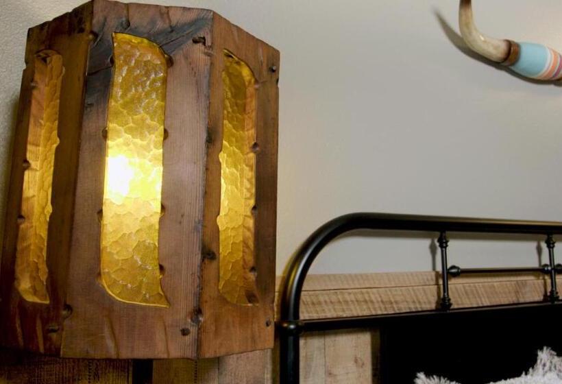 غرفة قياسية, Arthur Murray S Motel