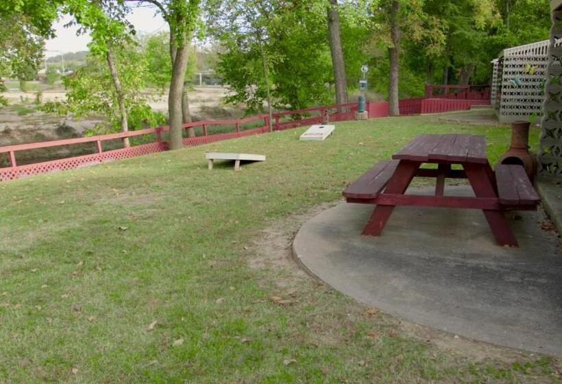 غرفة سوبيريور سرير كينج, Arthur Murray S Motel