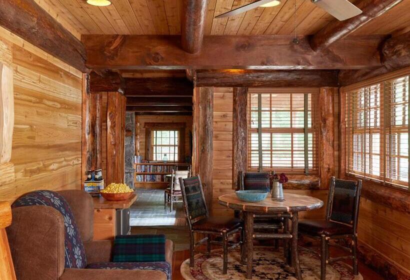 Люкс Deluxe Кровать Кинг, The Chatwal Lodge    In The Unbound Collection By Hyatt