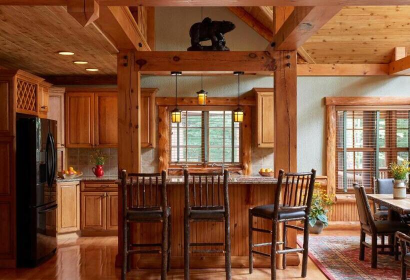 Четырехместный Номер Стандарт, The Chatwal Lodge    In The Unbound Collection By Hyatt
