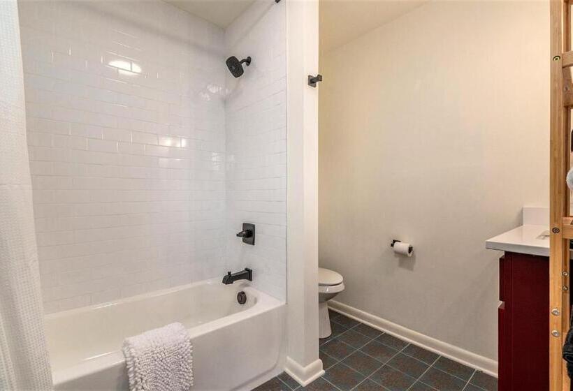 غرفة عائلية مطلّة علي الجبل, Tranquille Resort