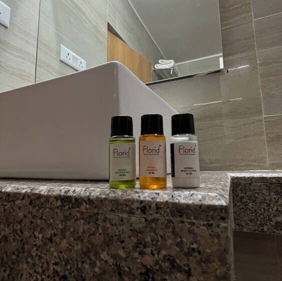 Номер Deluxe, The Bundela   Khajuraho, Madhya Pradesh