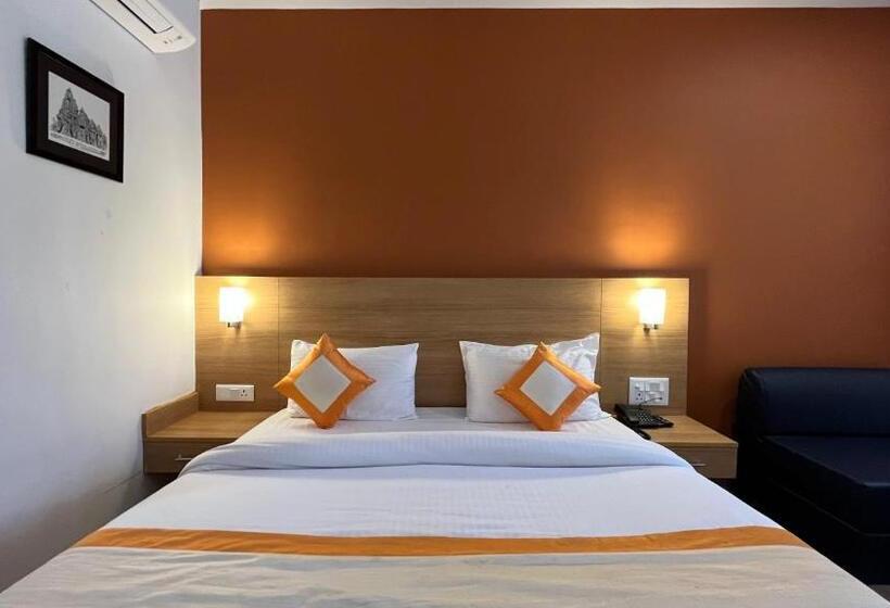 Номер Deluxe, The Bundela   Khajuraho, Madhya Pradesh