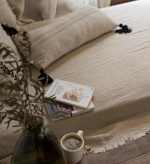 Номер Deluxe, Elwood