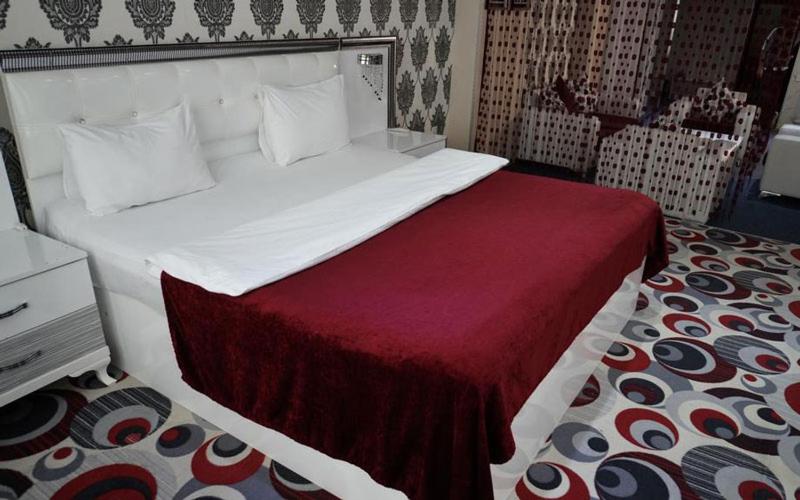 סוויטה עם ג'קוזי, Golden