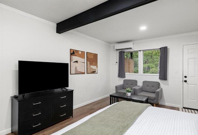 스탠다드 스튜디오 킹침대, The Lofts On Indian Point   Near Silver Dollar City