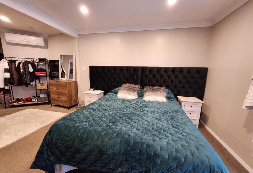 בונגלו משפחתי, Animal Friendly Kitchen + Parking