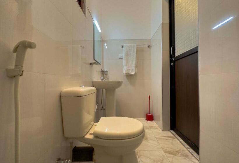 Standard room with outdoor bath, Bluewave Inn   Weligama
