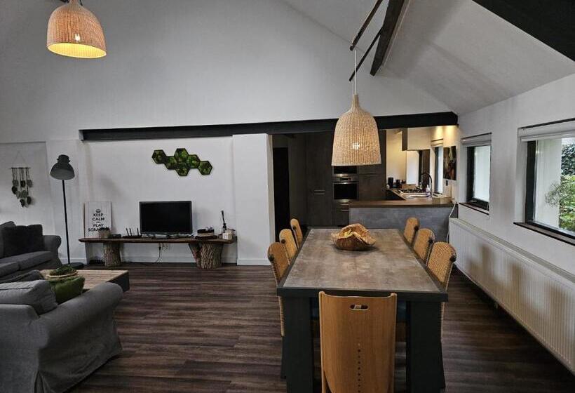 اتاق لوکس خانوادگی, Guesthouse Max