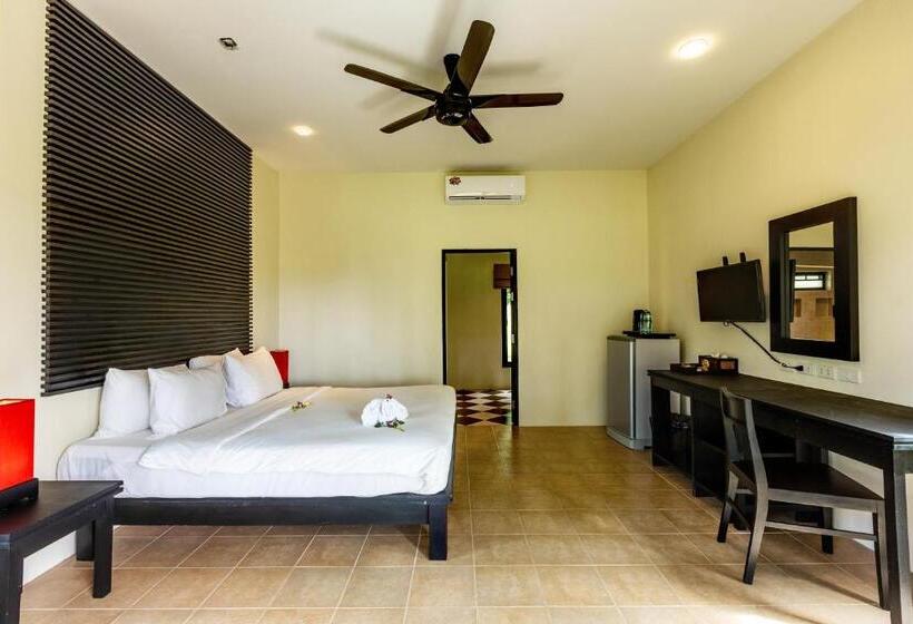 بنجلو قياسى مطلّ علي الحديقة, Phukhaolak Resort