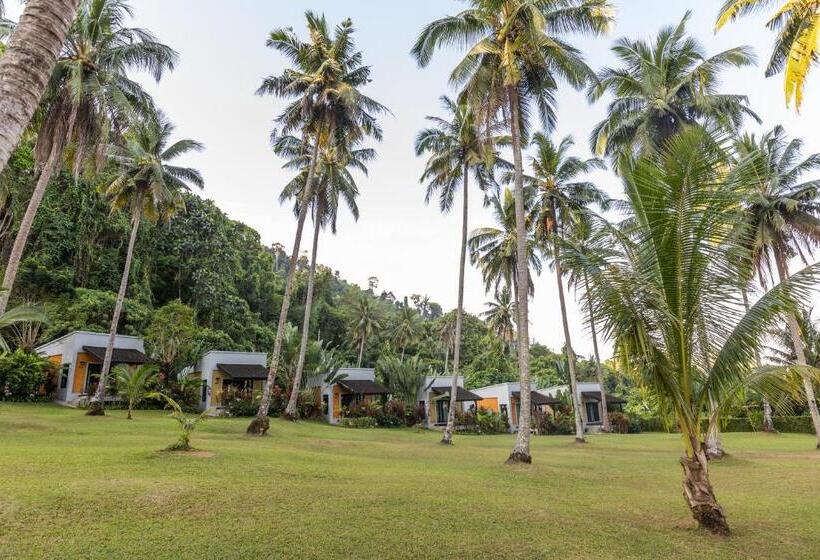 بنجلو قياسى مطلّ علي الحديقة, Phukhaolak Resort