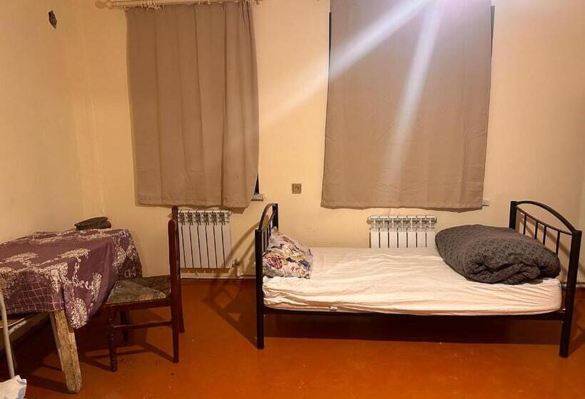 经济房, Sovet Hostel