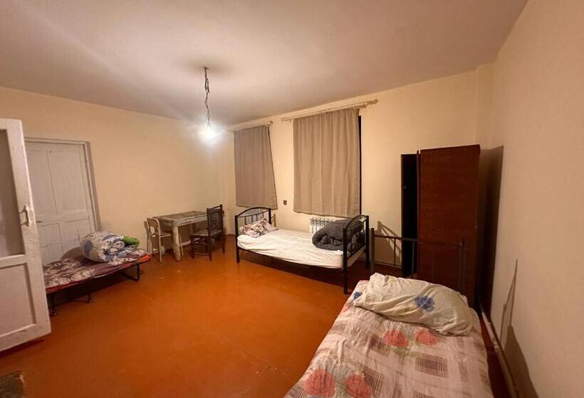 חדר אקונומי, Sovet Hostel