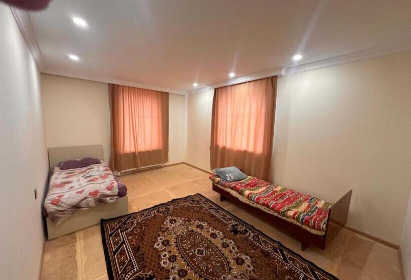 חדר אקונומי, Sovet Hostel