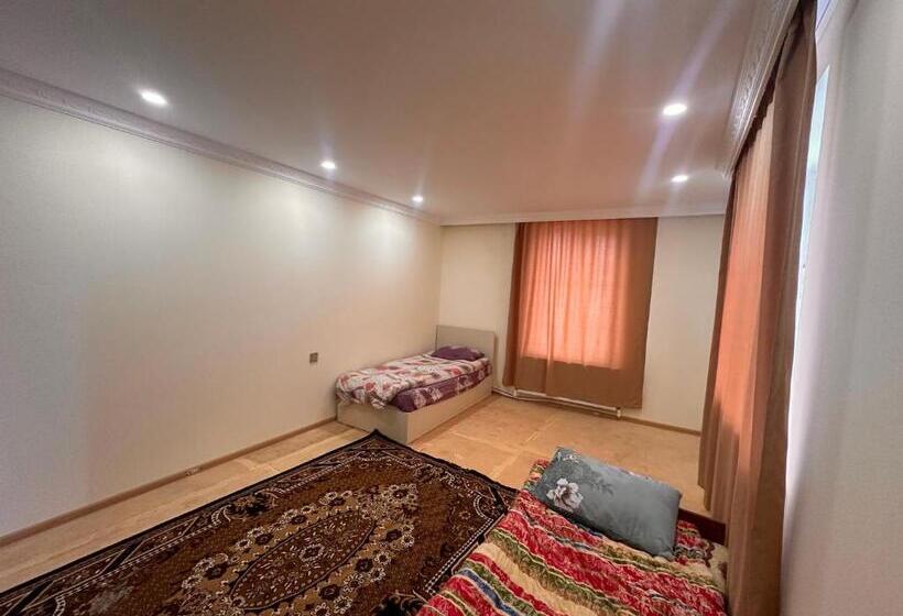 חדר אקונומי, Sovet Hostel