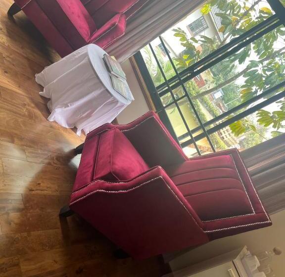 اتاق استاندارد, Florances Rest House