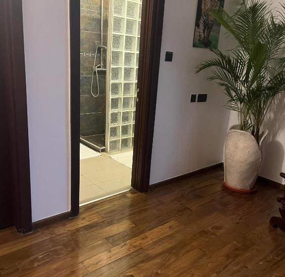 اتاق استاندارد, Florances Rest House