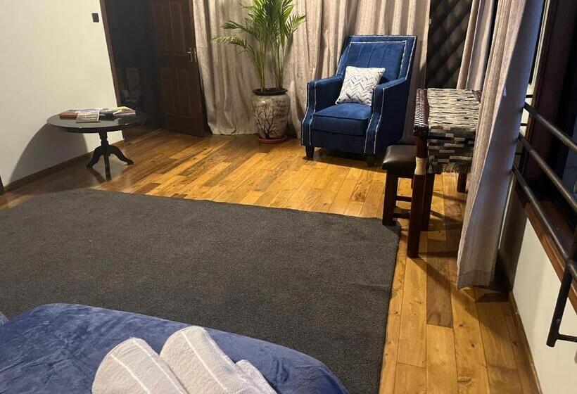 اتاق استاندارد, Florances Rest House