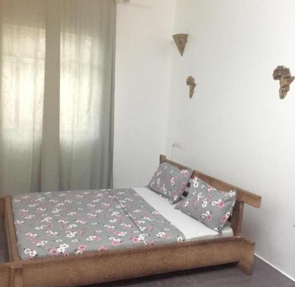 家庭间, Maneno House