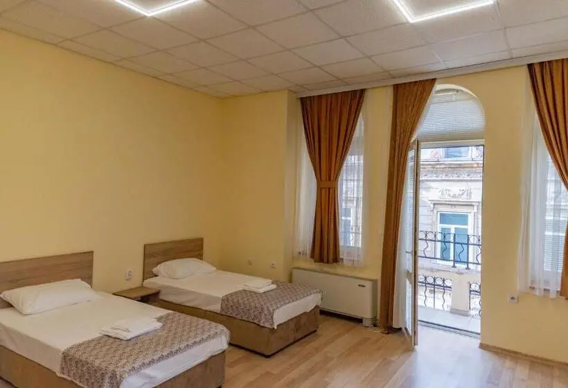 تختخواب در اتاق مشترک, Hostel Canto