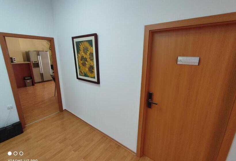 اتاق لوکس, Hostel Canto