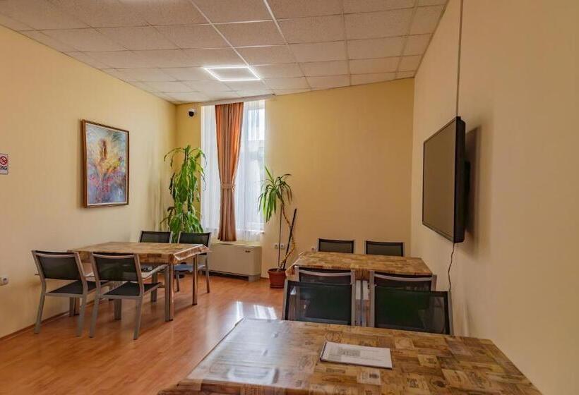 اتاق استاندارد با سرویس بهداشتی مشترک, Hostel Canto