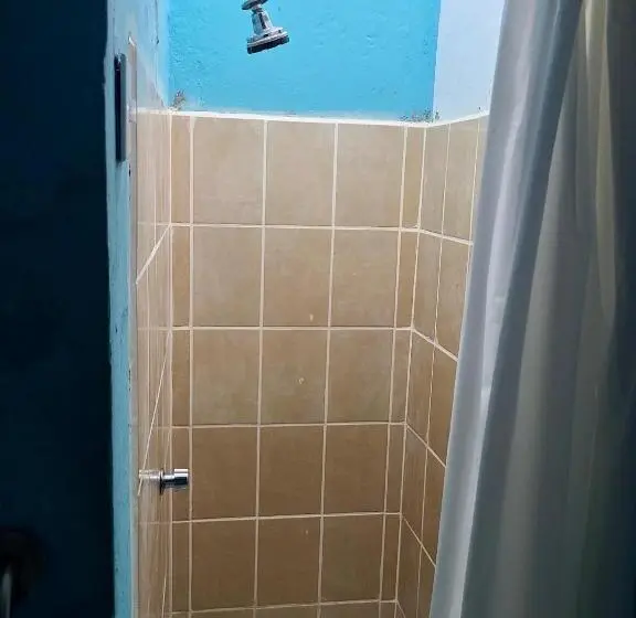 スタンダード4人部屋, Hostel Rossy