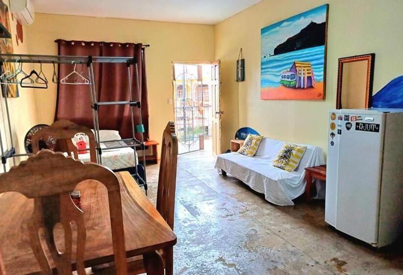 استودیوی استاندارد, Hostel Rossy