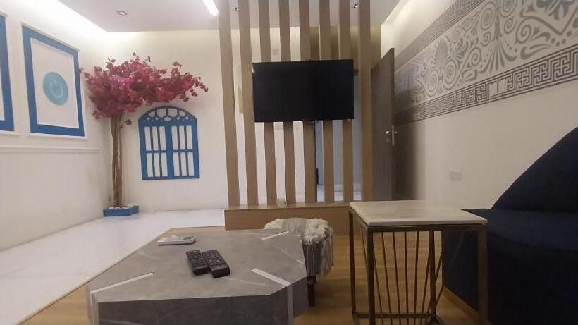 带露台的小型套房, مكارم الدار