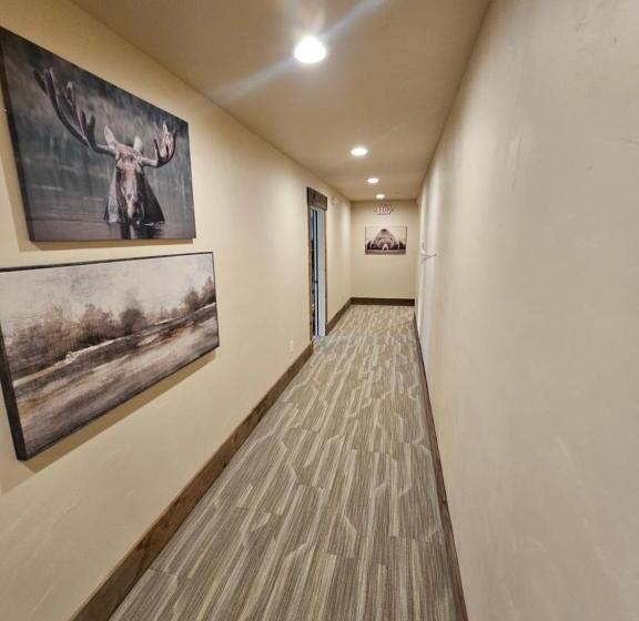 سوییت لوکس, Eaglescape Suites And Event Center