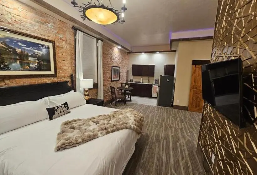 Deluxe-studio, Eaglescape Suites And Event Center