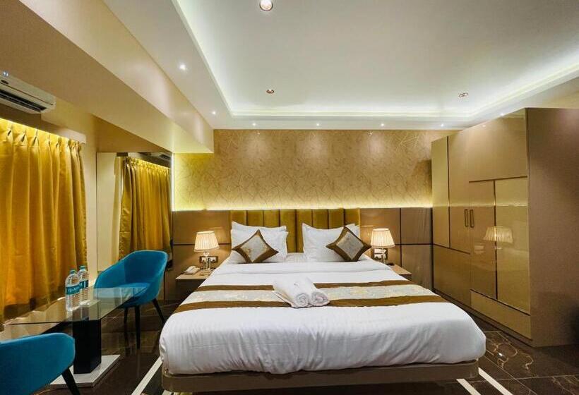 סוויטה דלוקס, Home2 Renaissance Club