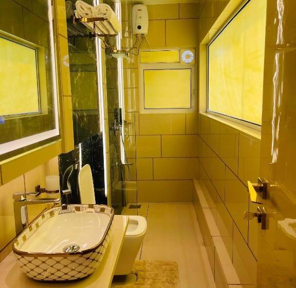 סוויטה דלוקס, Home2 Renaissance Club