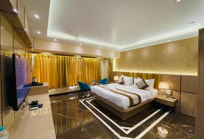 סוויטה דלוקס, Home2 Renaissance Club