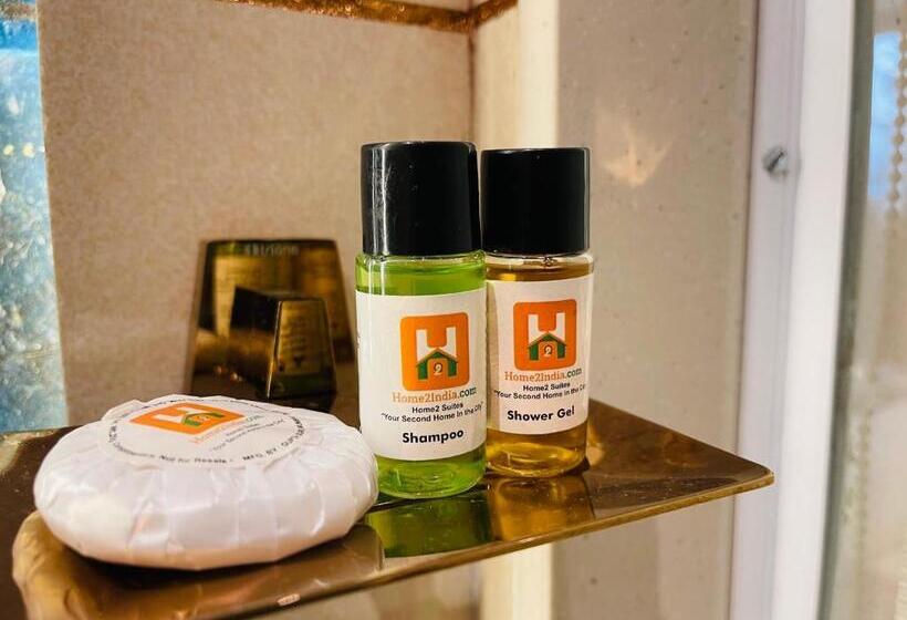 سوییت لوکس, Home2 Renaissance Club
