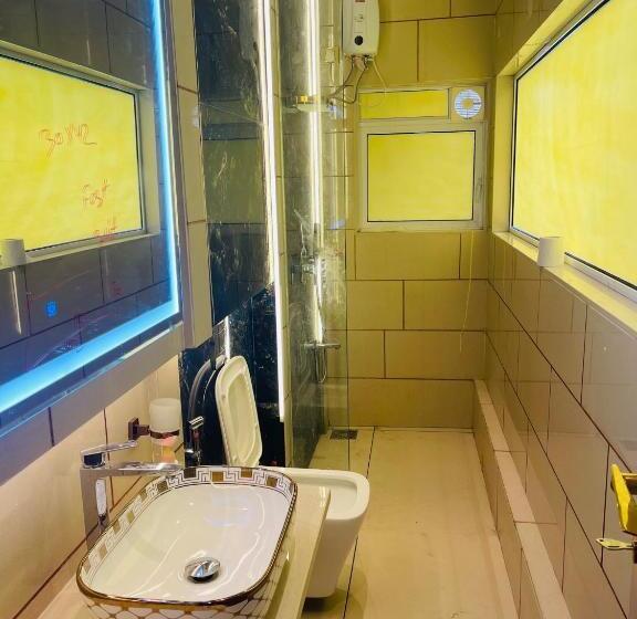 סוויטה דלוקס, Home2 Renaissance Club