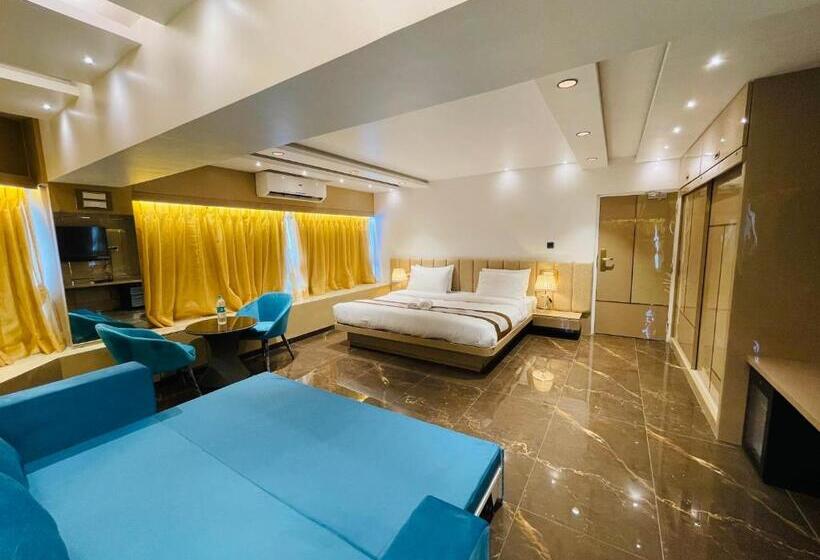 סוויטה אקזקיוטיב, Home2 Renaissance Club