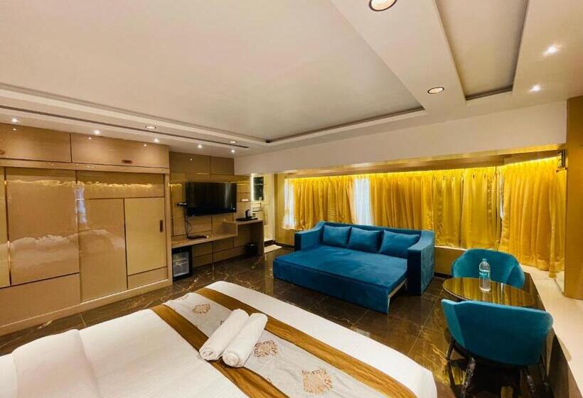 سوییت اجرایی, Home2 Renaissance Club