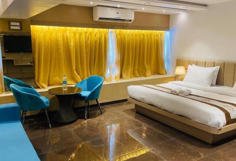 סוויטה אקזקיוטיב, Home2 Renaissance Club