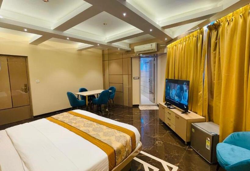 سوییت اجرایی, Home2 Renaissance Club