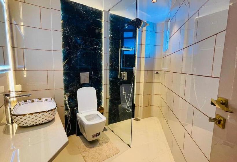 סוויטה אקזקיוטיב, Home2 Renaissance Club