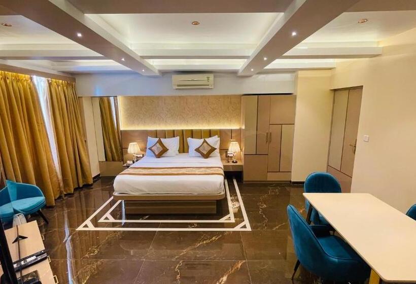 סוויטה אקזקיוטיב, Home2 Renaissance Club