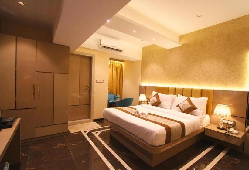 סוויטה, Home2 Renaissance Club