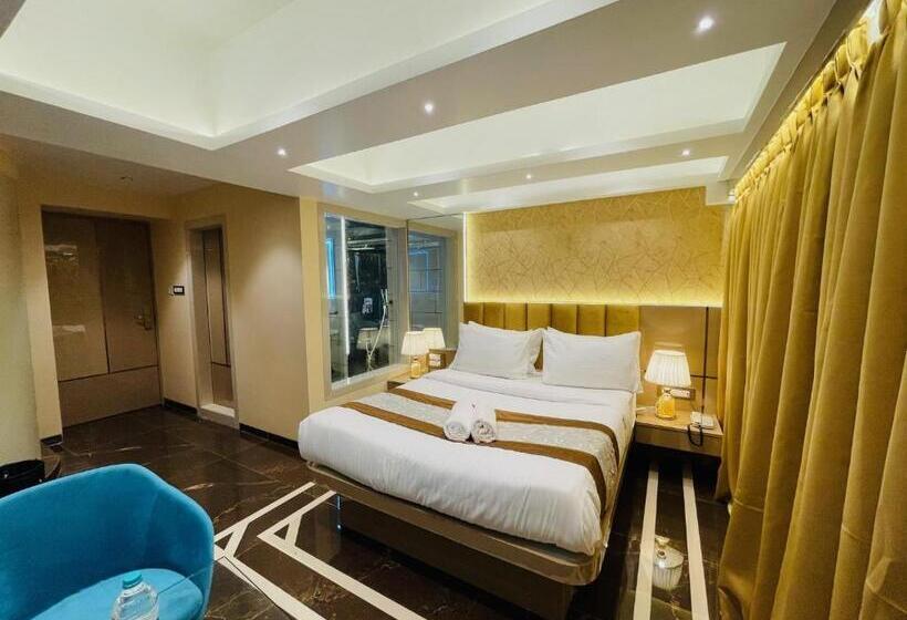 סוויטה, Home2 Renaissance Club