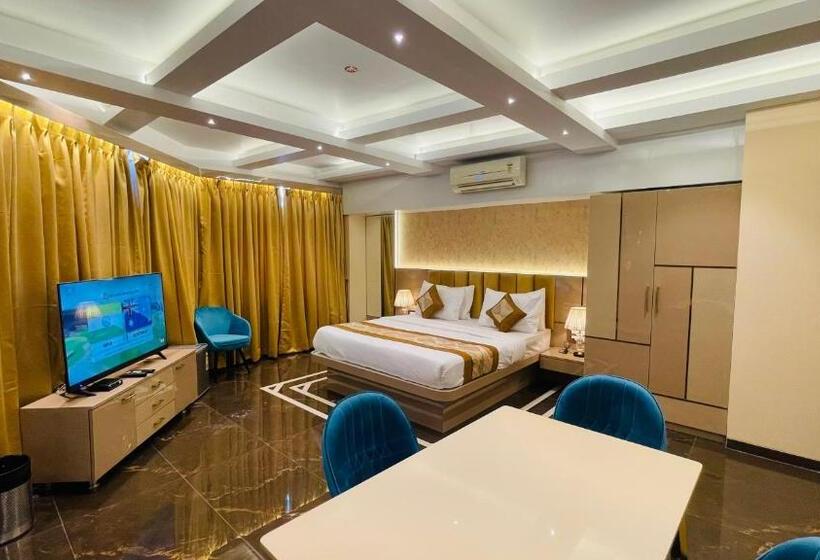 סוויטה אקזקיוטיב, Home2 Renaissance Club