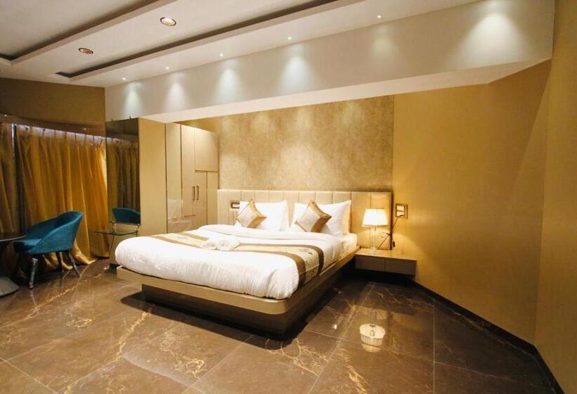 سوییت لوکس, Home2 Renaissance Club