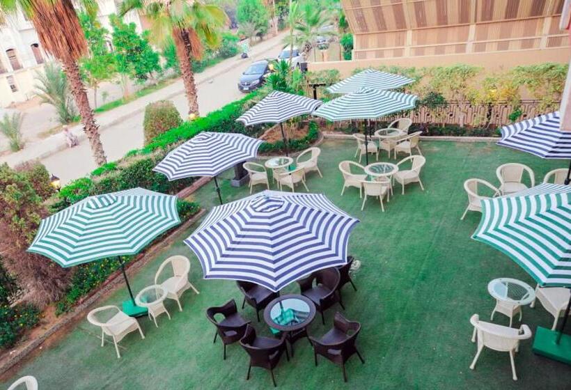 1 Bedroom Penthouse Apartment, The Villa 604 Powered By Look