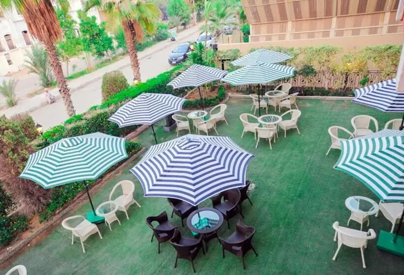 1 Bedroom Penthouse Apartment, The Villa 604 Powered By Look